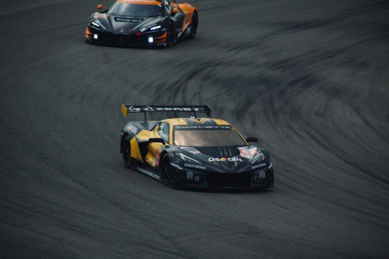 Lenkrad oder Controller: womit starten?