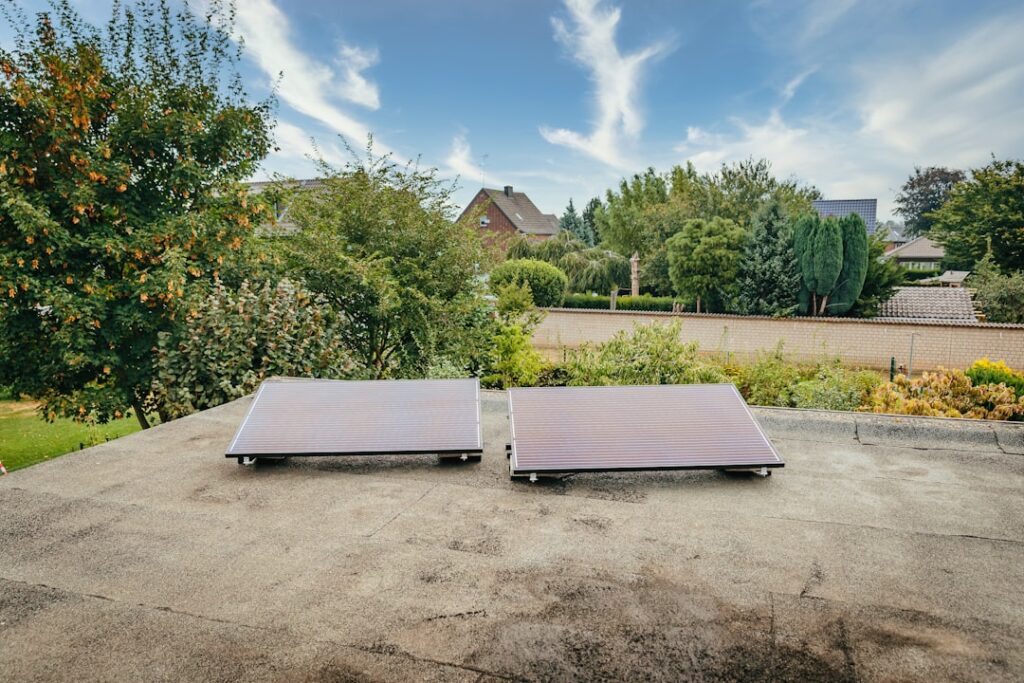 Simracing-Setup mit Balkonkraftwerk auf Balkon nachhaltig mit Solarstrom versorgen